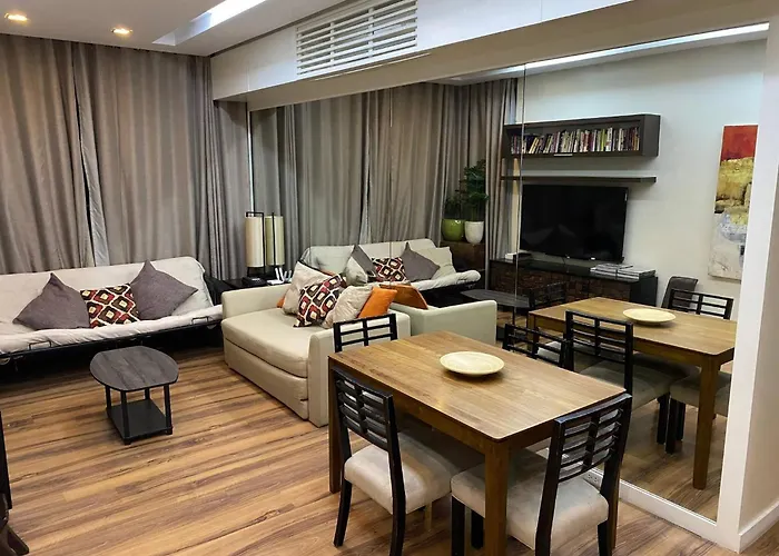 Elegant 2br In Upscale Bgc Fast Wifi Manila
